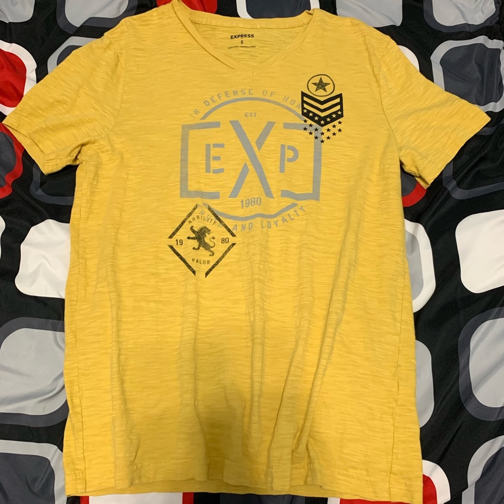 Men’s Express V-Neck Shirt